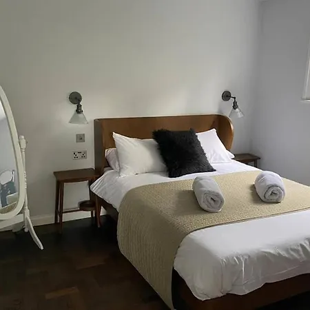 Apartment Classroom Flat In A Converted School In Town Centre