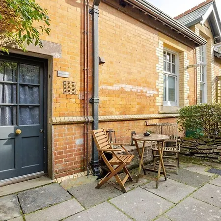 Classroom Flat In A Converted School In Town Centre Fowey