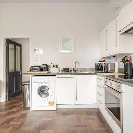 Classroom Flat In A Converted School In Town Centre * Fowey