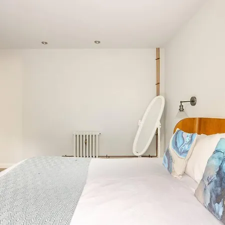 Apartment Classroom Flat In A Converted School In Town Centre